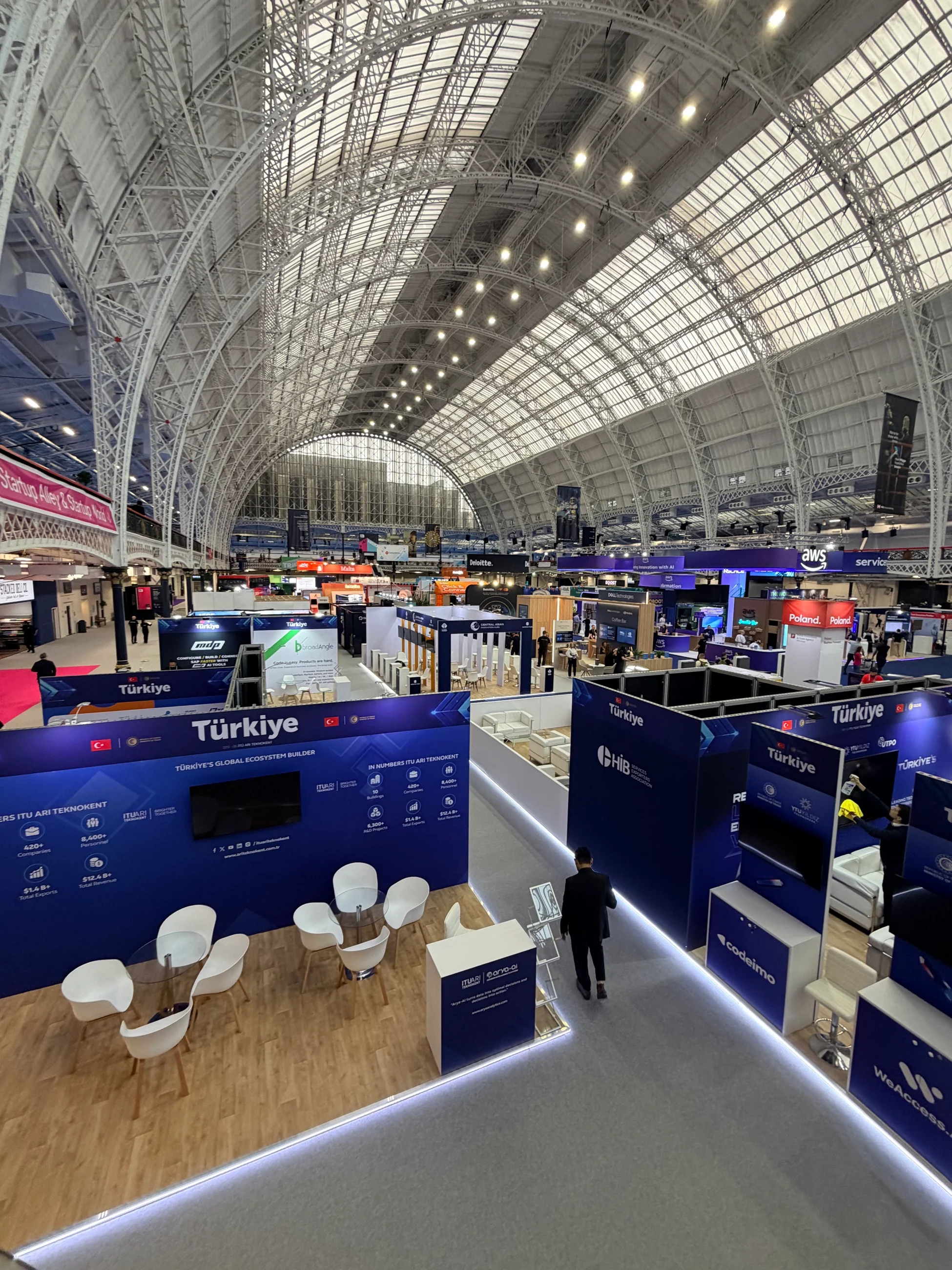 HİB — London Tech Week 2026 stand tasarımı