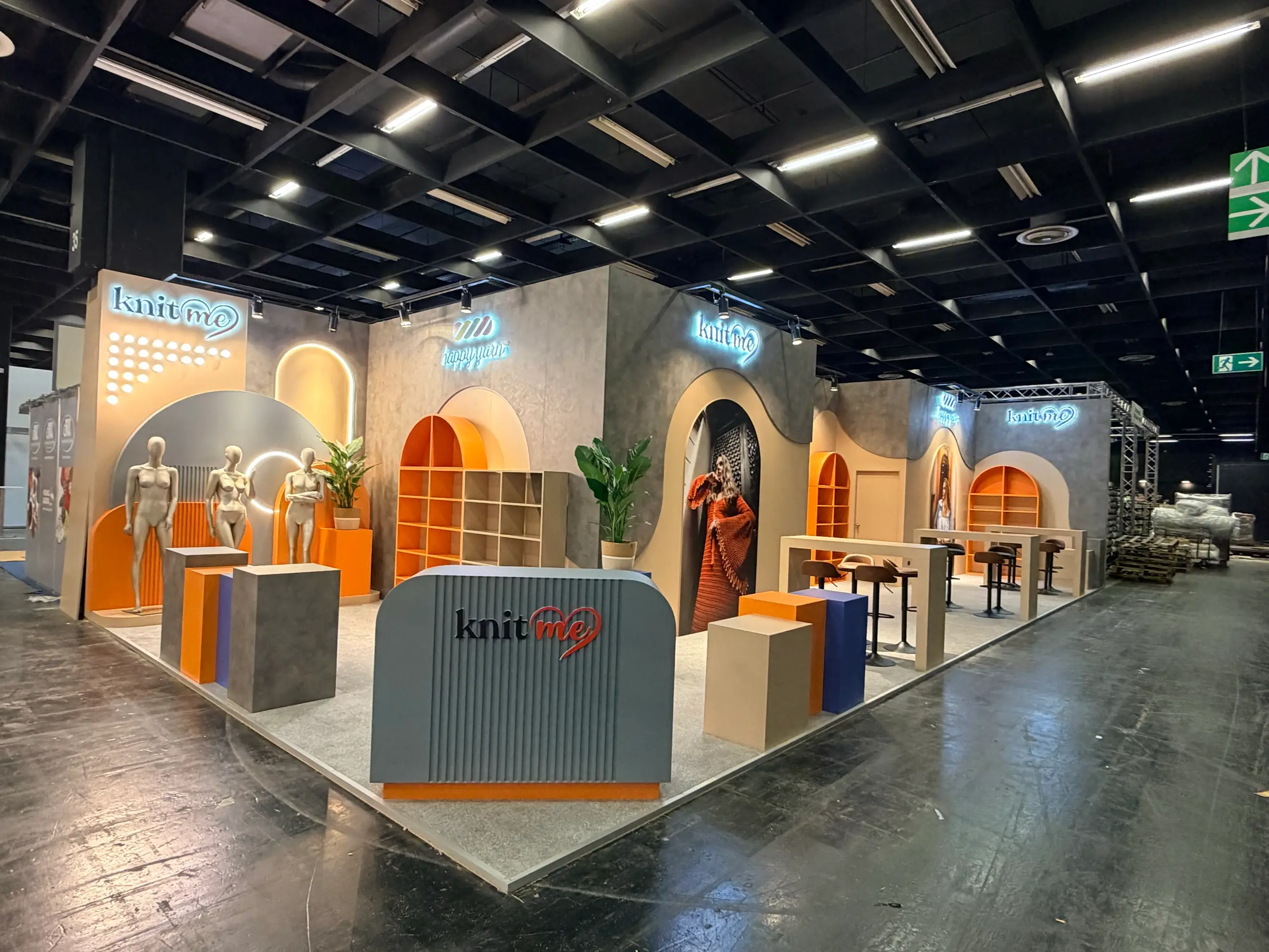 Iberyans × Knit Me — H+H 2026 stand tasarımı