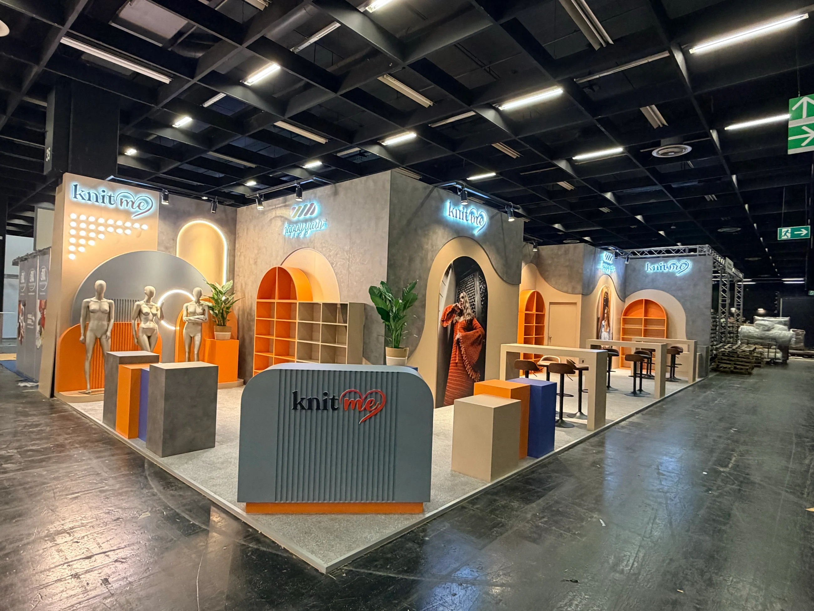 Iberyans × Knit Me — H+H 2026 stand tasarımı